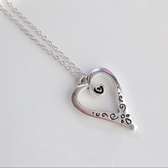 🌹Silver Heart Necklace 📿 ❤️ 🌹 - Picture 3 of 6